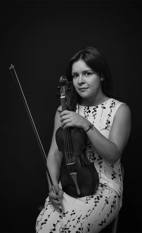 Angélica Olivo, Violinista